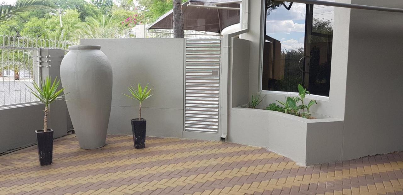 Feather Self Catering Accommodation Windhoek Exterior photo